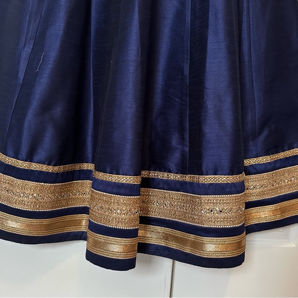 Midnight Blue Floor Length Gown with Gold Detailing - Picture 3 of 4